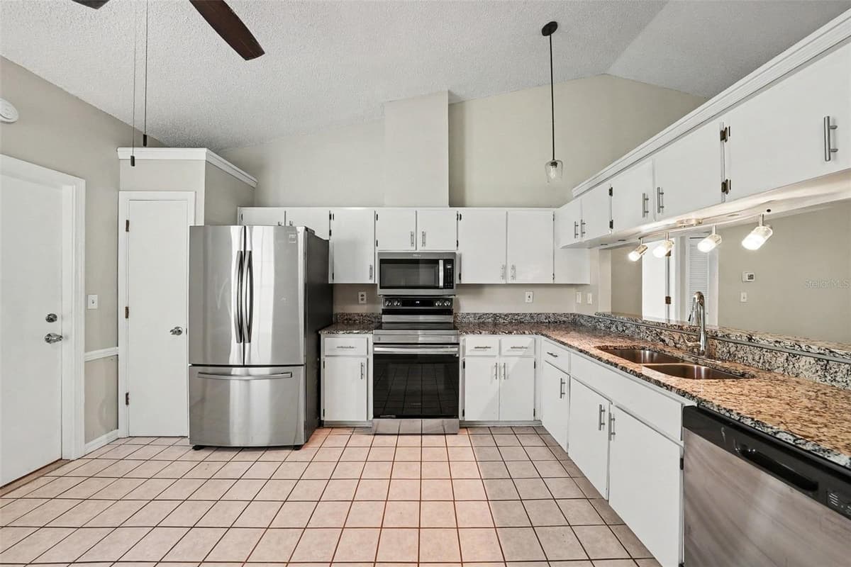 8116 MATTHEW DRIVE — photo 5 of 15
