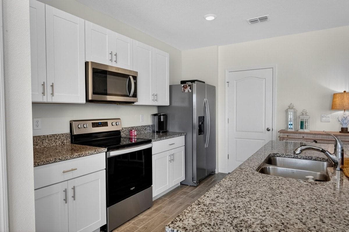 1346 MIDDLE LAKE DRIVE — photo 10 of 68