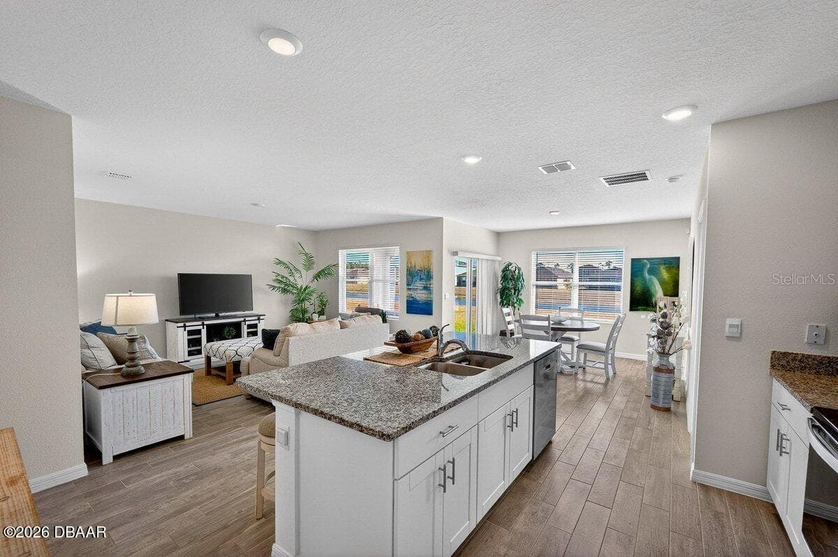 1346 MIDDLE LAKE DRIVE — photo 4 of 68