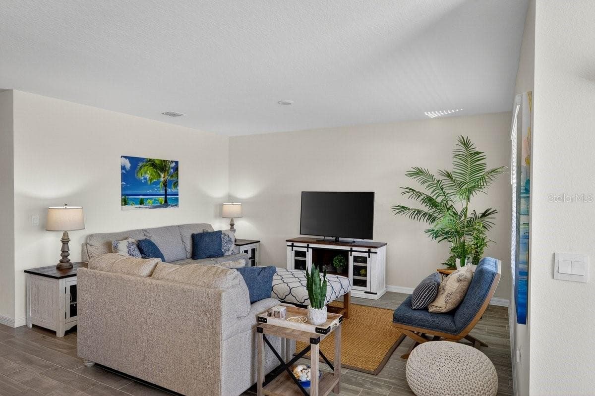1346 MIDDLE LAKE DRIVE — photo 15 of 68