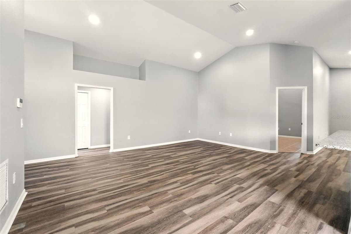 460 MARTIGUES DRIVE — photo 10 of 39
