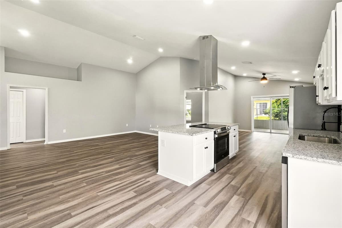 460 MARTIGUES DRIVE — photo 12 of 39