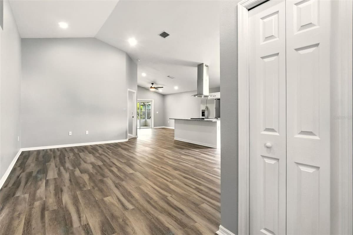 460 MARTIGUES DRIVE — photo 4 of 39
