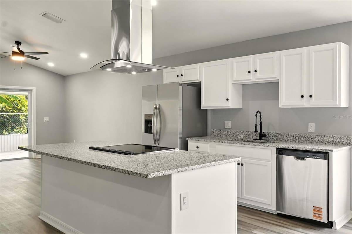460 MARTIGUES DRIVE — photo 15 of 39