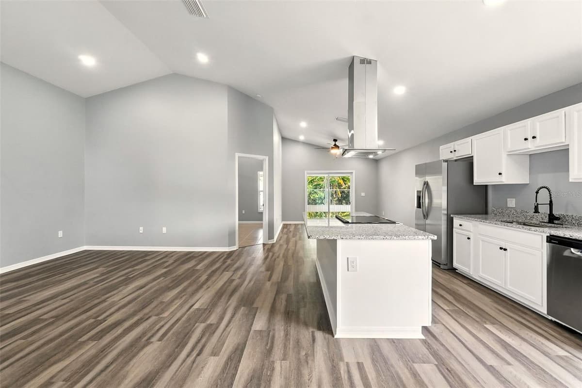 460 MARTIGUES DRIVE — photo 11 of 39