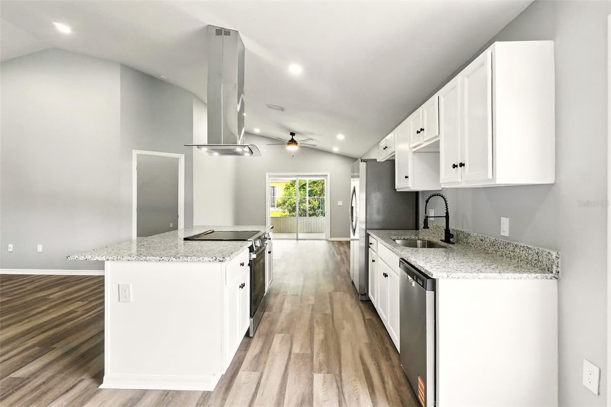 460 MARTIGUES DRIVE — photo 13 of 39