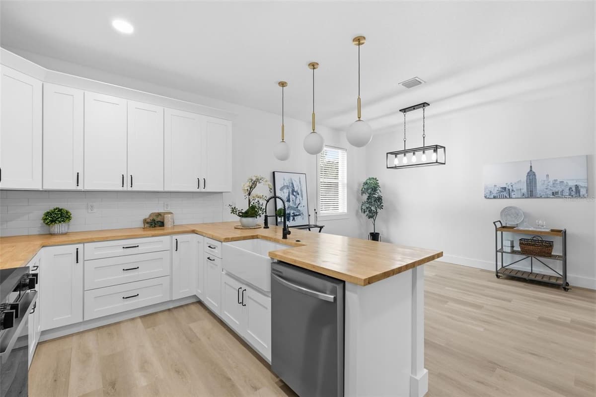 2138 NASSAU STREET — photo 7 of 23