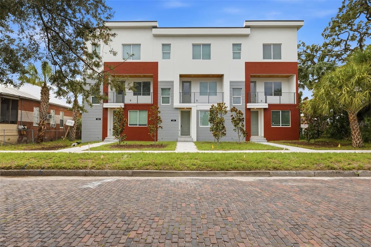 2138 NASSAU STREET — photo 1 of 23