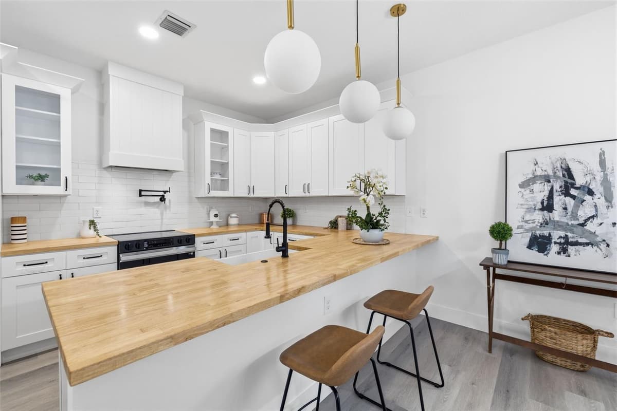 2138 NASSAU STREET — photo 5 of 23