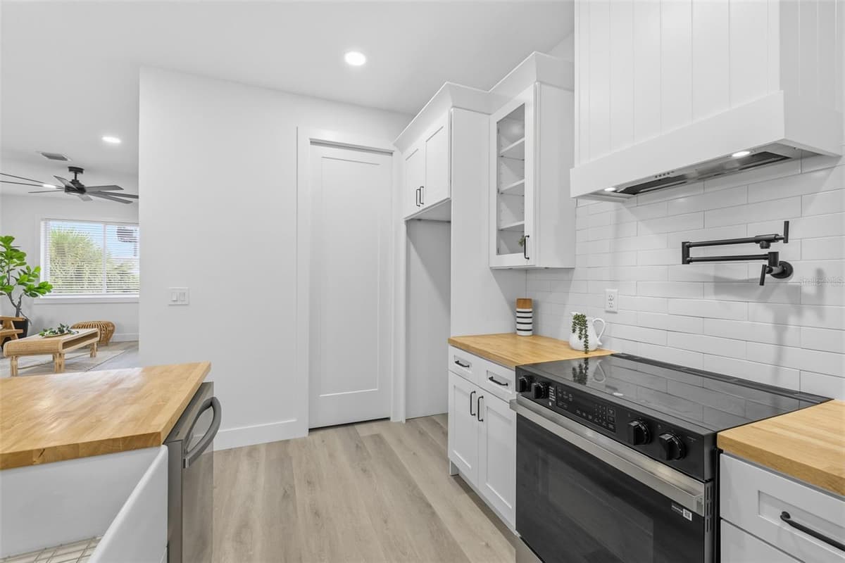 2138 NASSAU STREET — photo 8 of 23