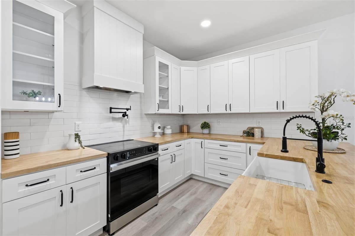2138 NASSAU STREET — photo 6 of 23