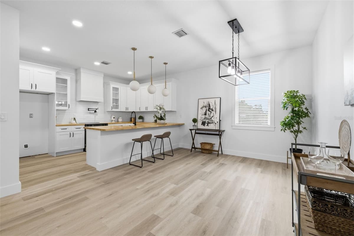 2138 NASSAU STREET — photo 4 of 23