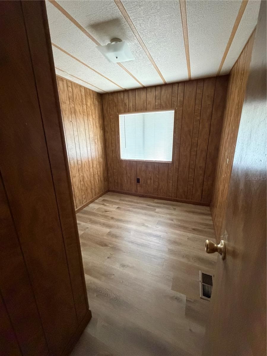 5270 GLENBROOK STREET — photo 19 of 31