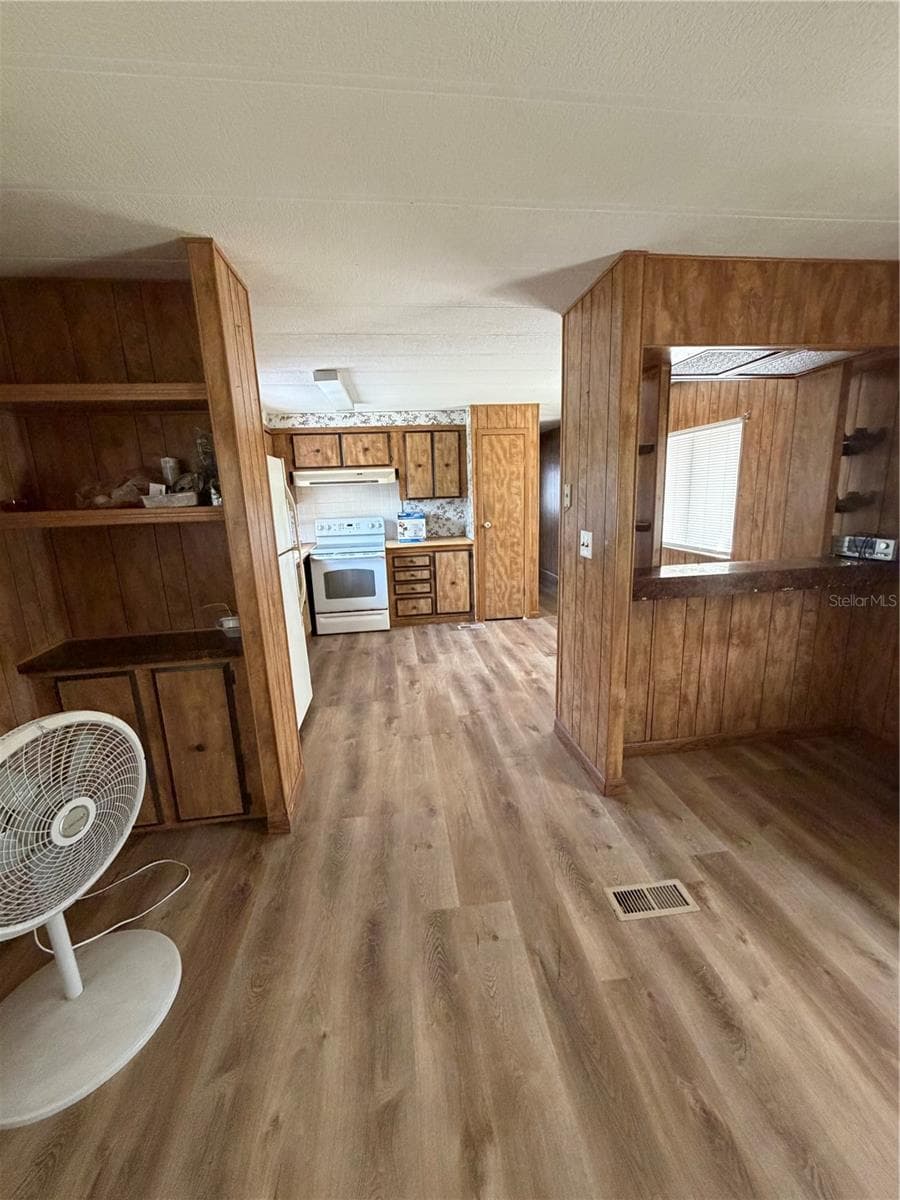 5270 GLENBROOK STREET — photo 7 of 31