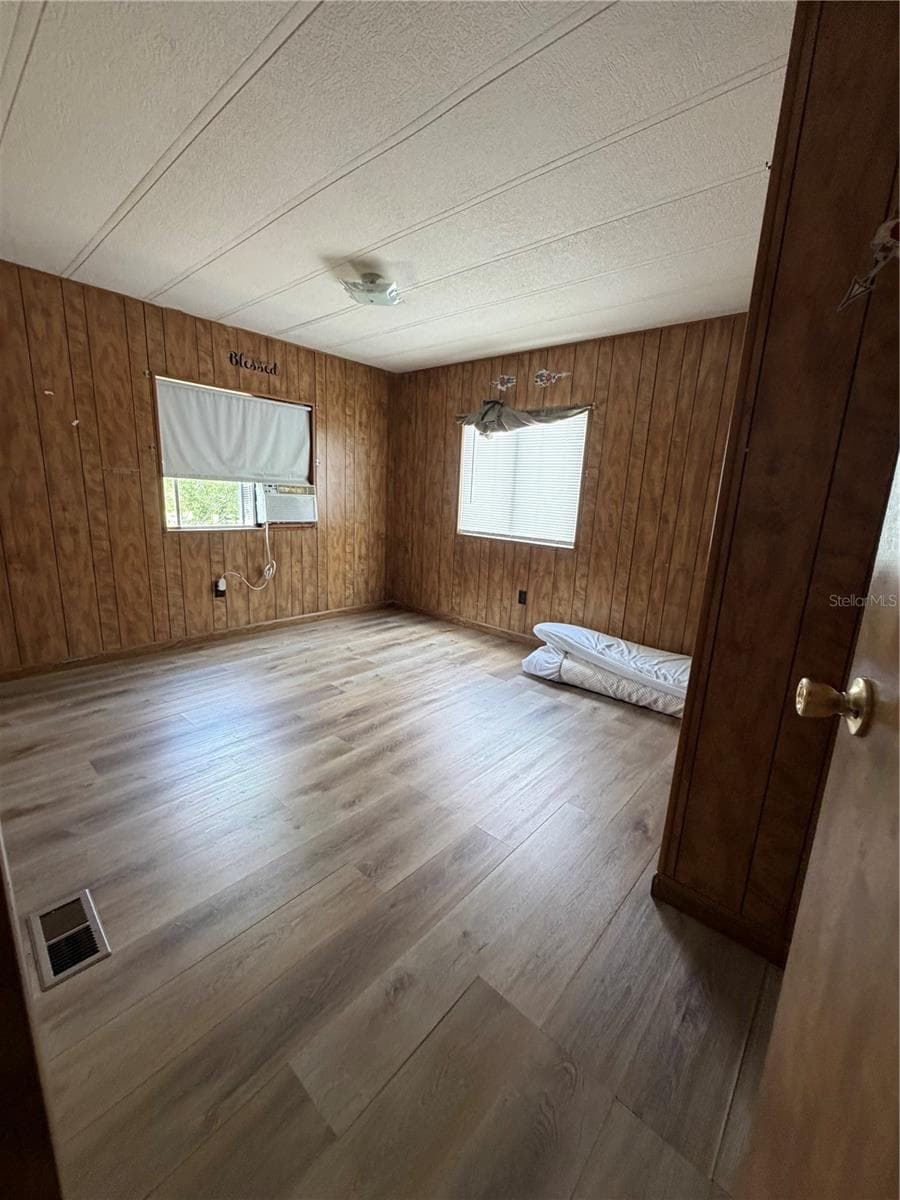 5270 GLENBROOK STREET — photo 14 of 31