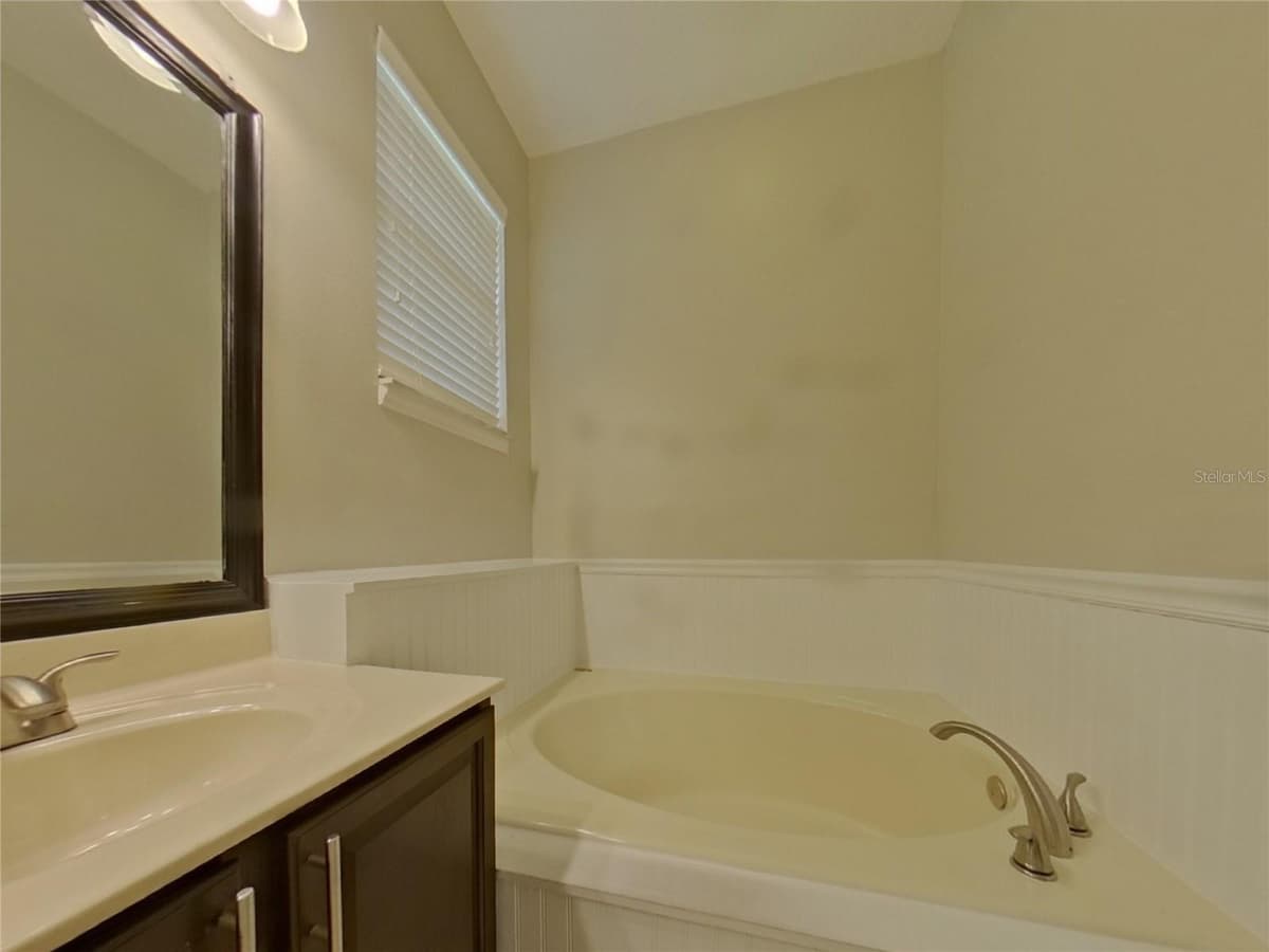 1055 GOLF POINT LOOP — photo 10 of 15