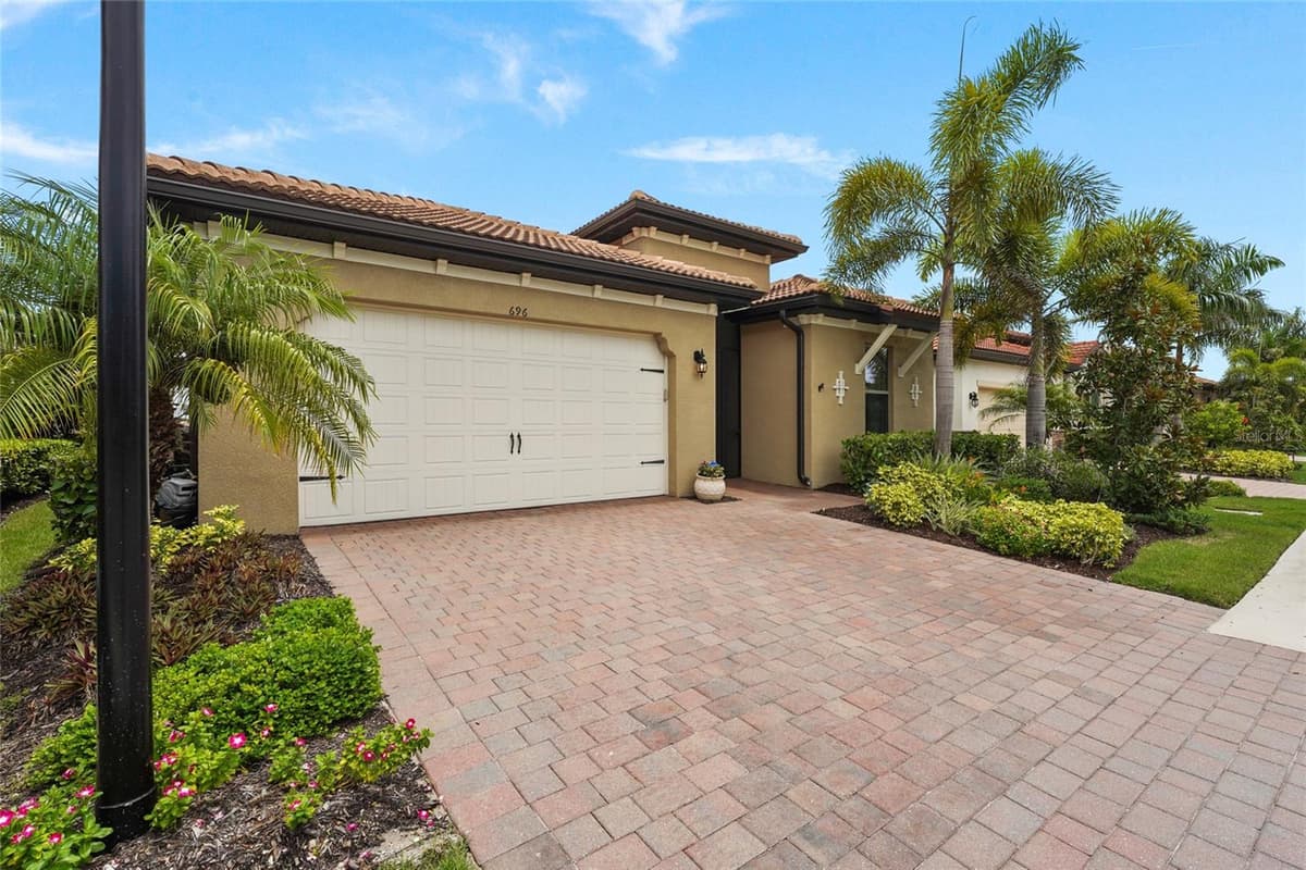 696 RAVELLO BOULEVARD — photo 16 of 87