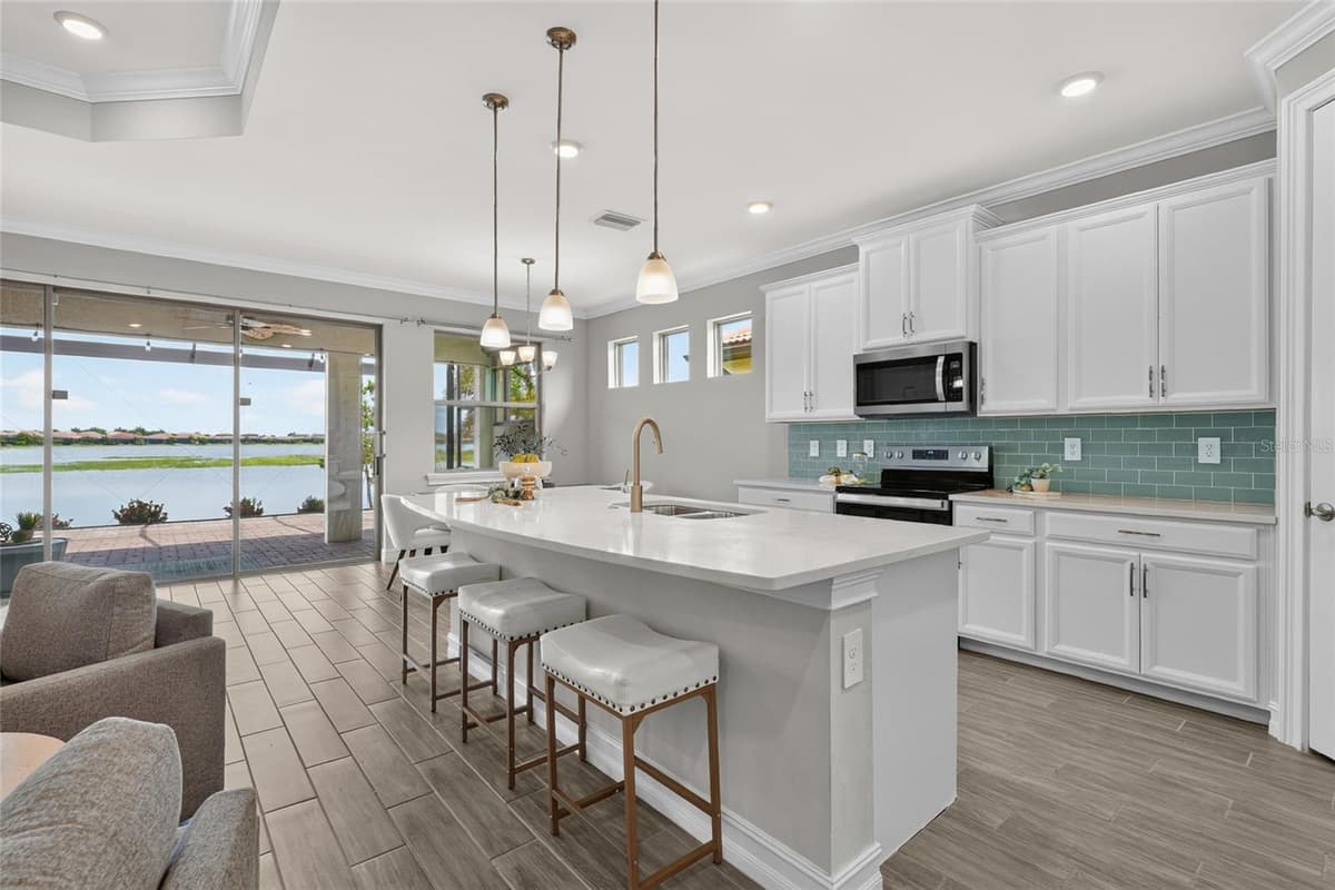 696 RAVELLO BOULEVARD — photo 3 of 87