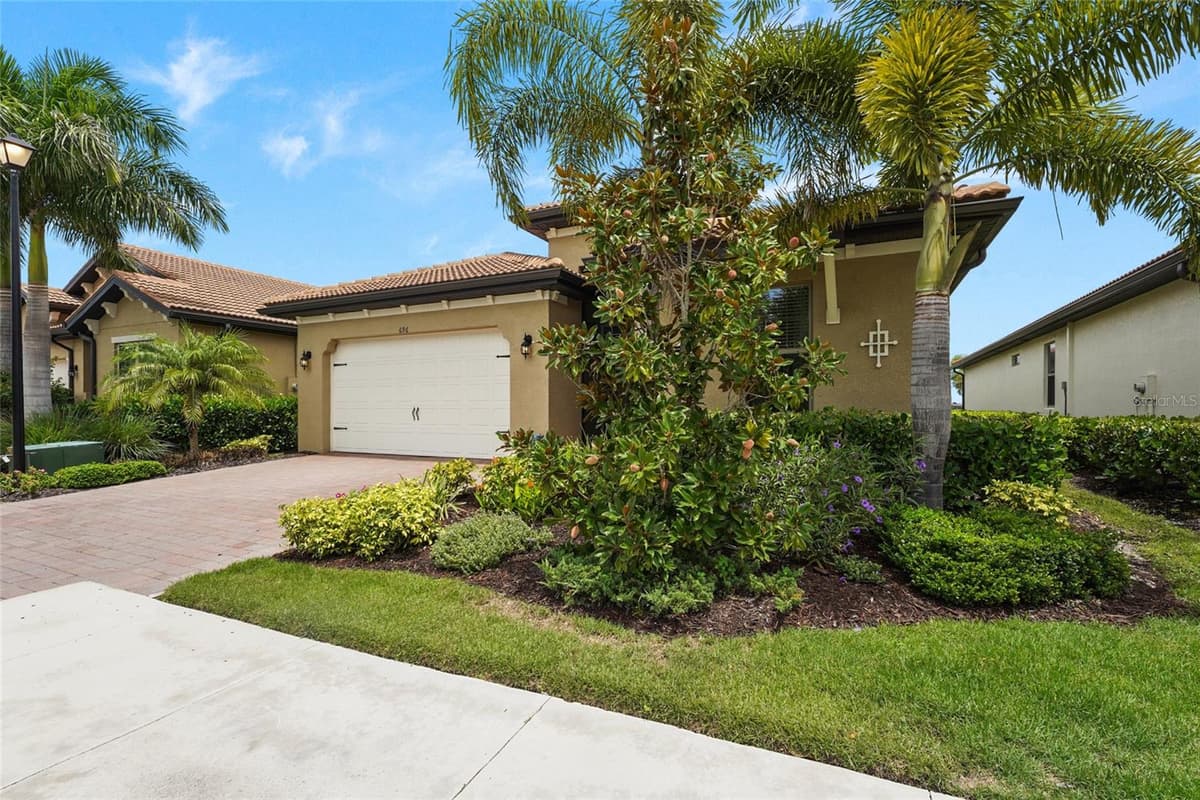 696 RAVELLO BOULEVARD — photo 17 of 87