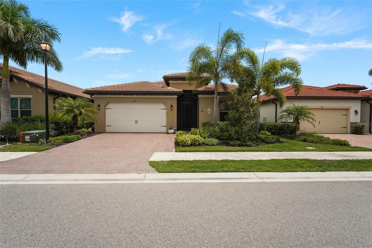 696 RAVELLO BOULEVARD — photo 14 of 87