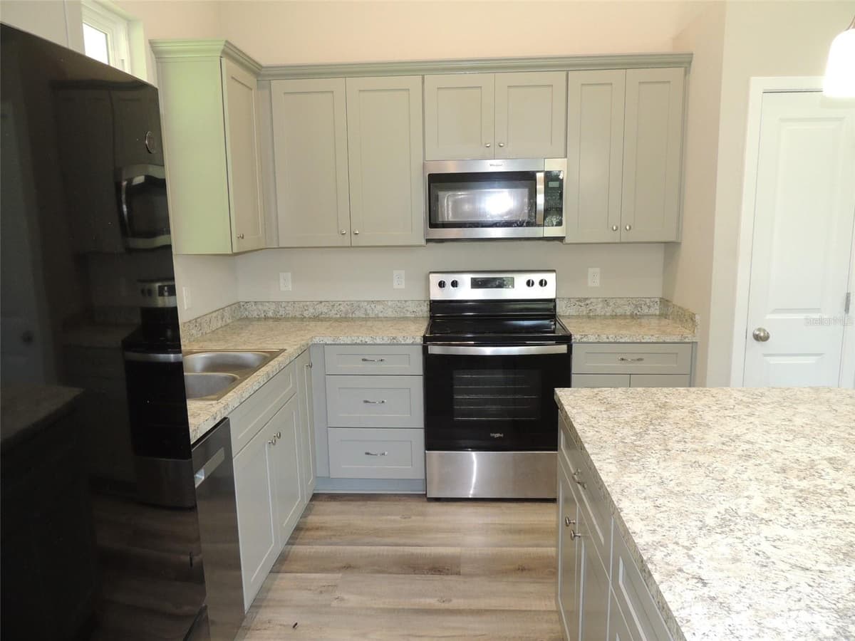7439 78TH PLACE — photo 18 of 38