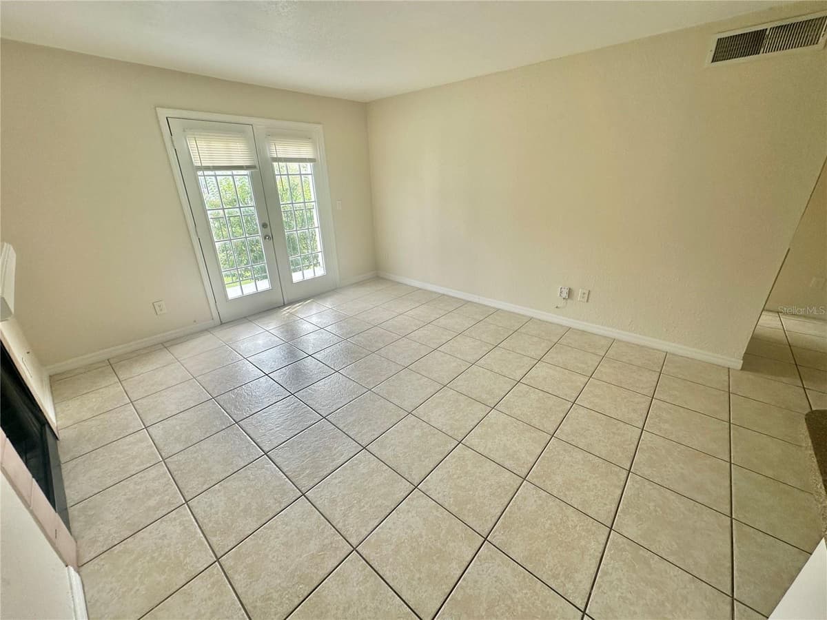 2550 ALAFAYA TRAIL — photo 4 of 18