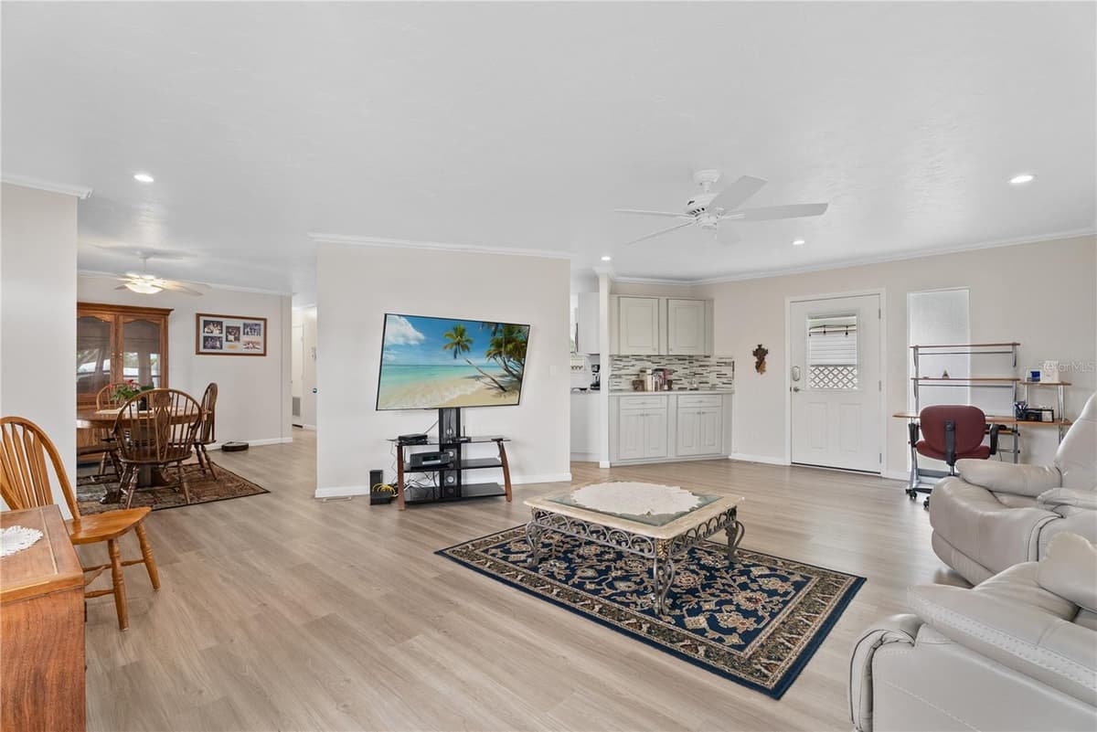 808 53RD AVENUE — photo 4 of 32