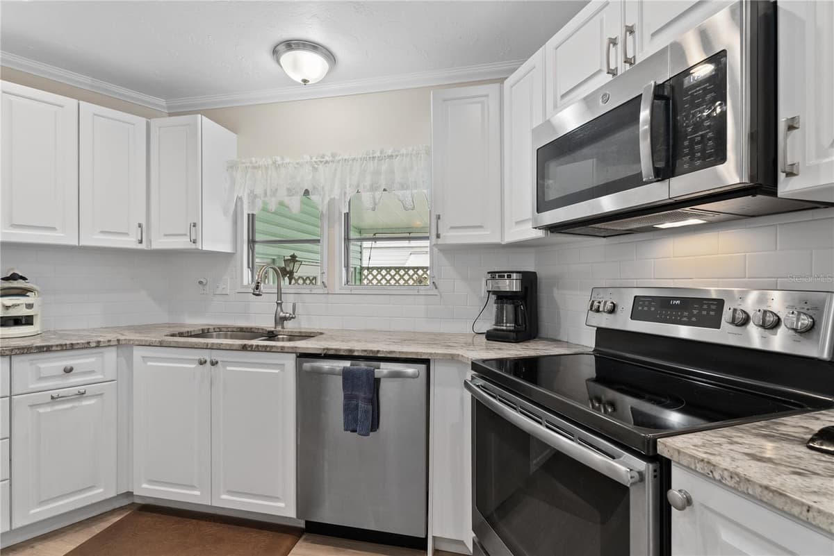 808 53RD AVENUE — photo 9 of 32
