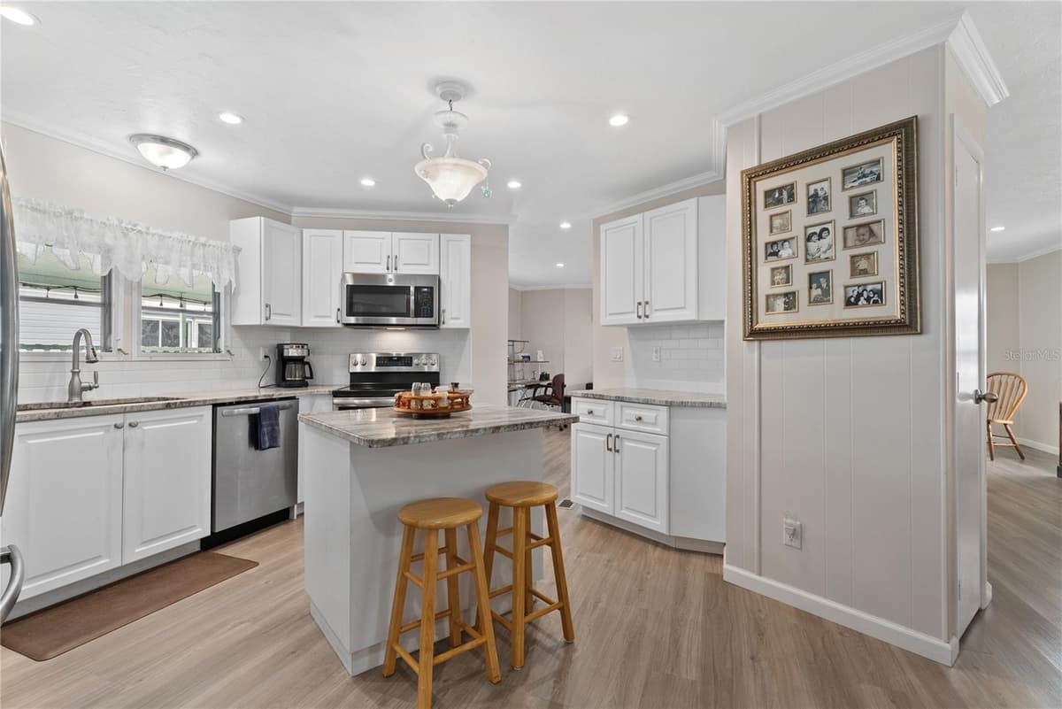808 53RD AVENUE — photo 8 of 32