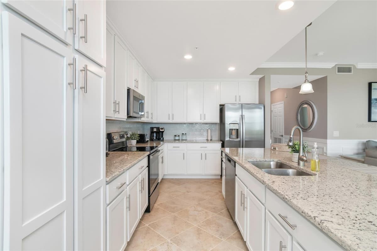 14051 HERITAGE LANDING BOULEVARD — photo 15 of 40