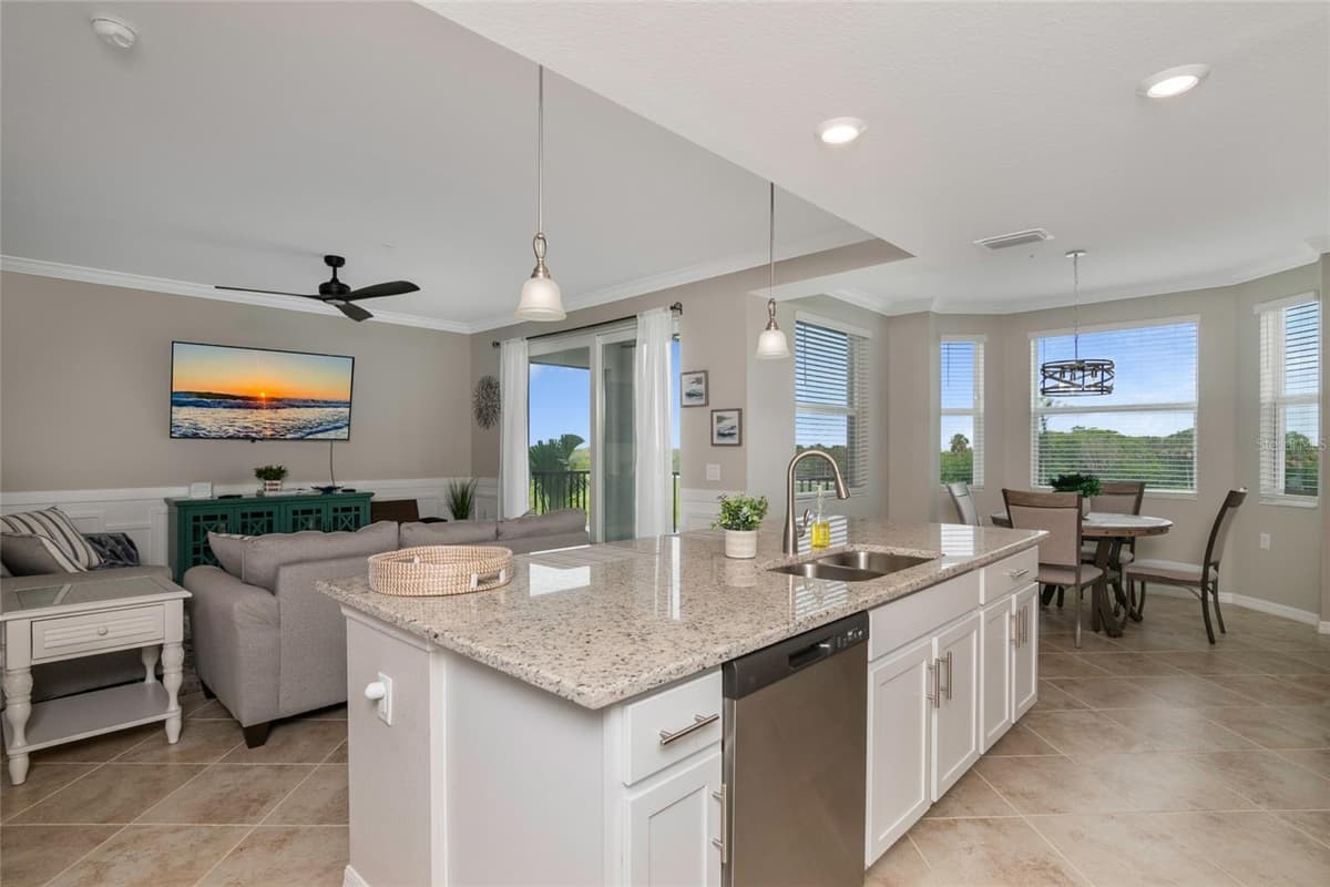 14051 HERITAGE LANDING BOULEVARD — photo 10 of 40