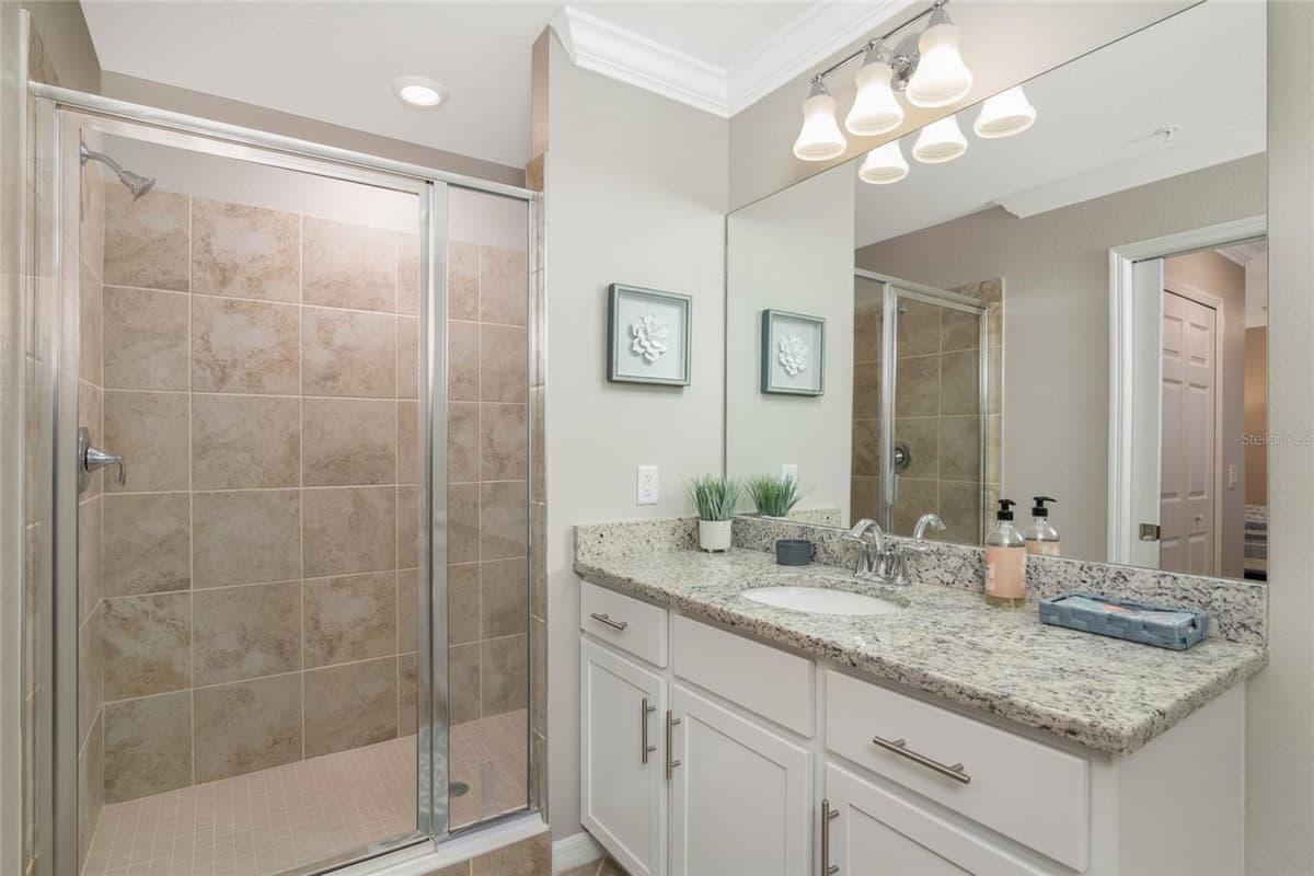 14051 HERITAGE LANDING BOULEVARD — photo 5 of 40