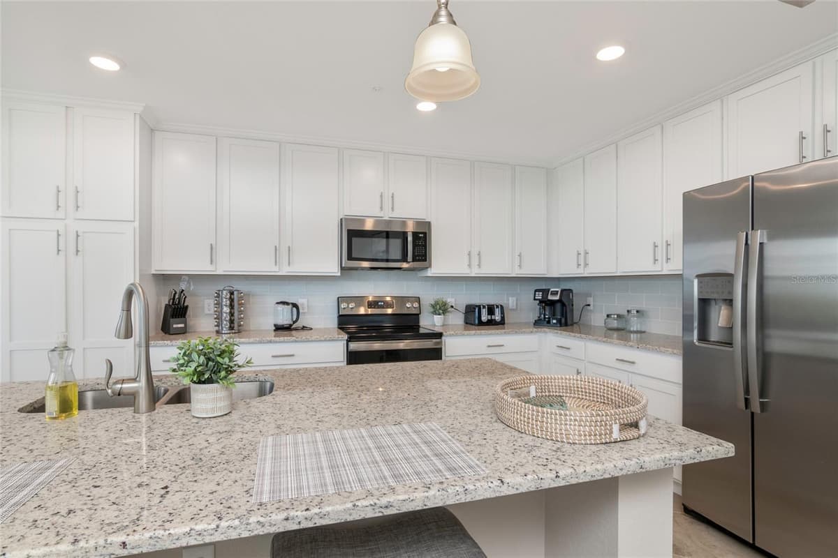14051 HERITAGE LANDING BOULEVARD — photo 17 of 40