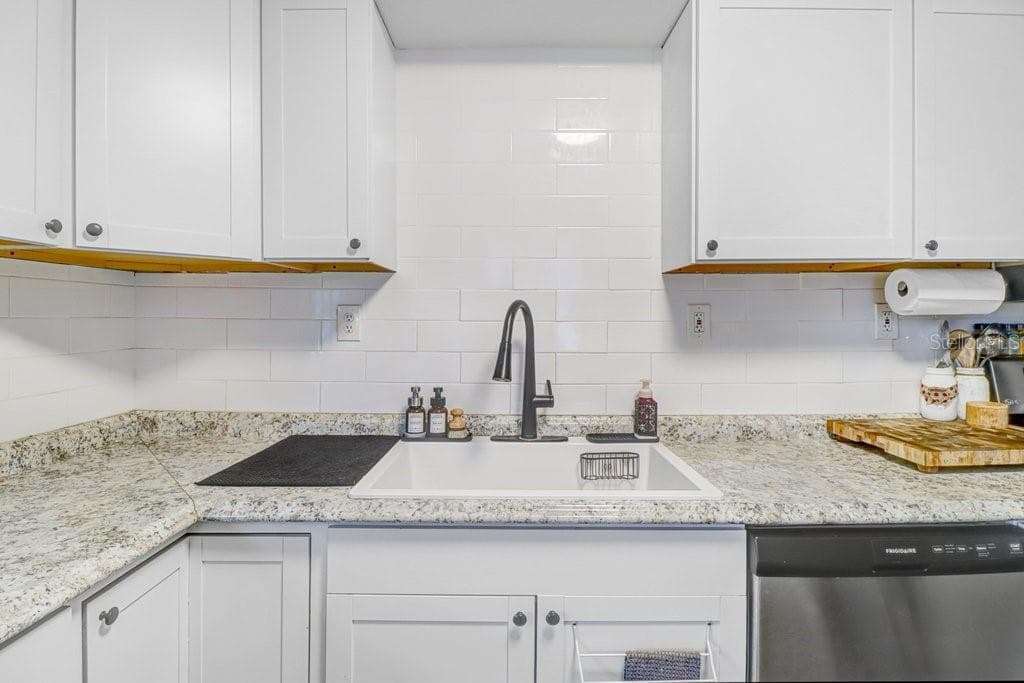 11110 HACKNEY DRIVE — photo 7 of 29
