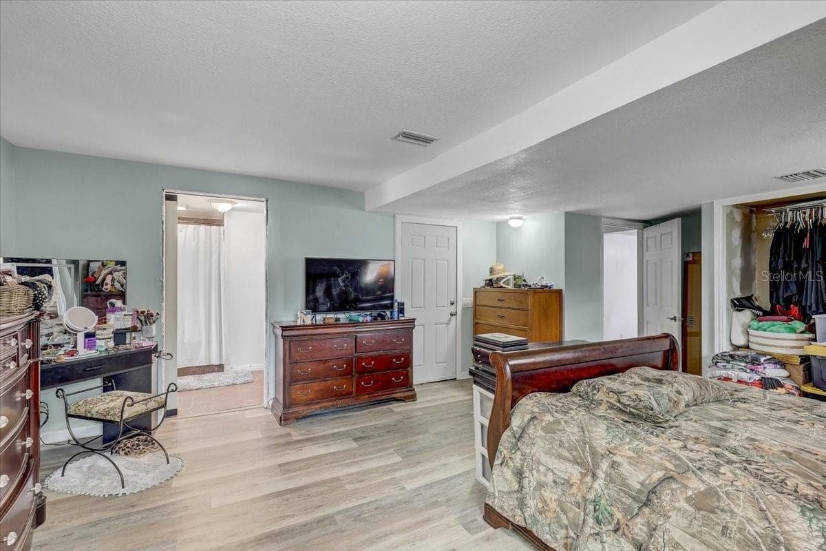 2557 K VILLE AVENUE — photo 20 of 45