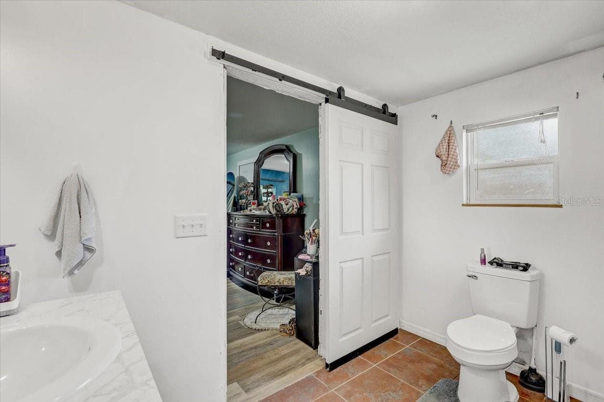 2557 K VILLE AVENUE — photo 23 of 45