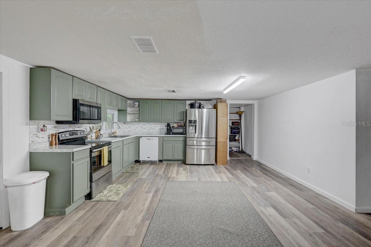 2557 K VILLE AVENUE — photo 11 of 45