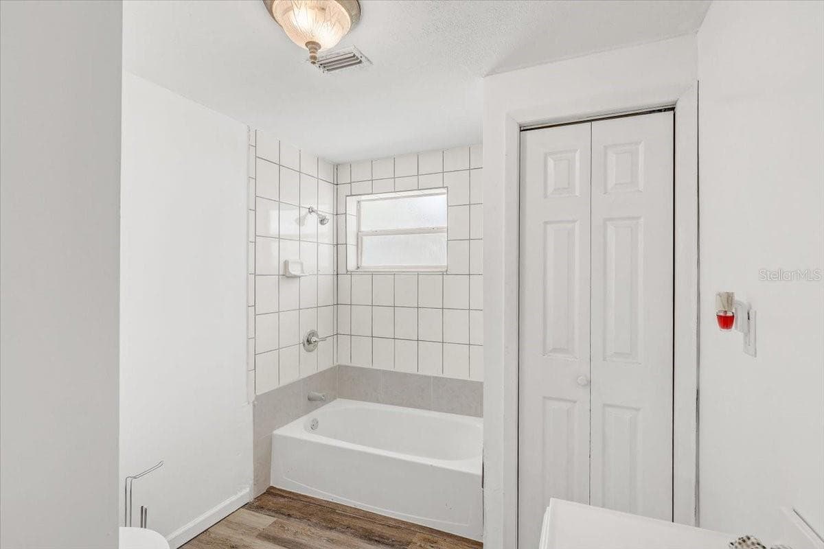 2557 K VILLE AVENUE — photo 17 of 45