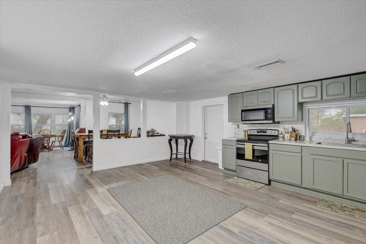 2557 K VILLE AVENUE — photo 12 of 45