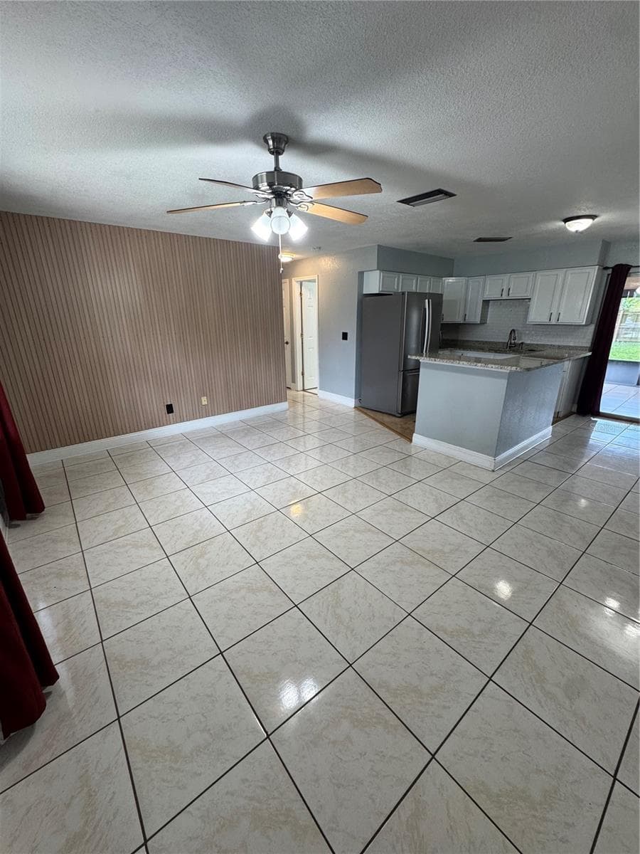 707 PHOENIX AVENUE — photo 2 of 14