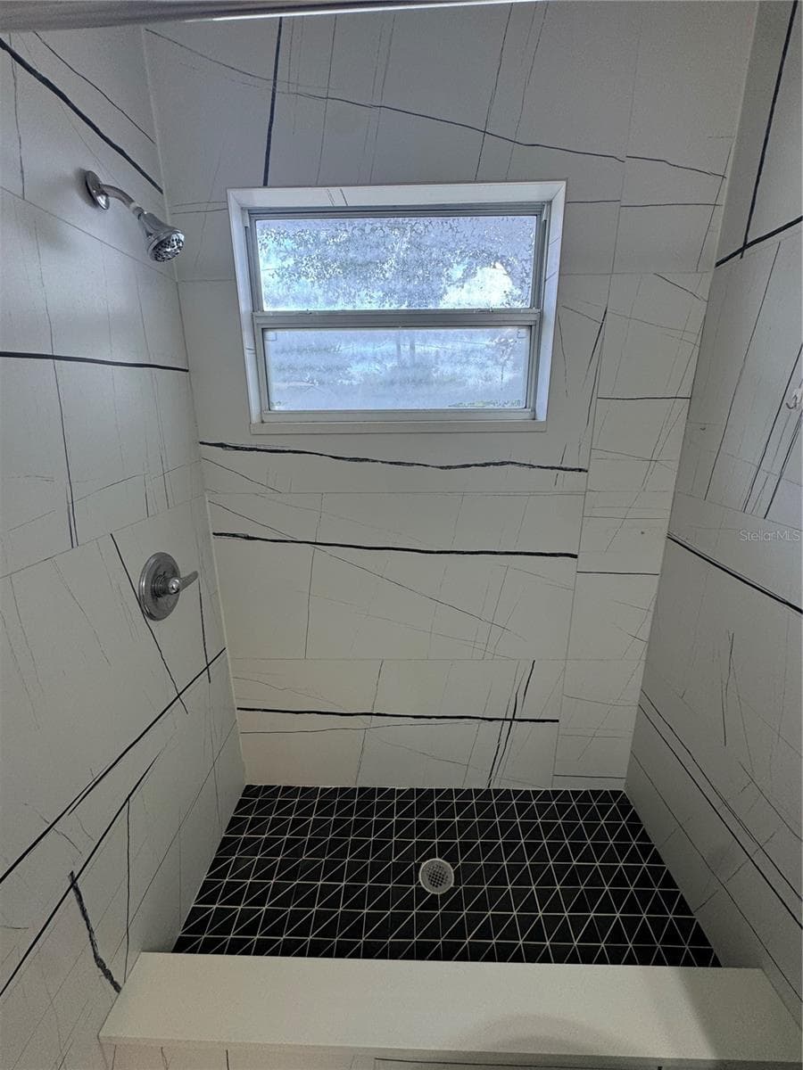 707 PHOENIX AVENUE — photo 9 of 14