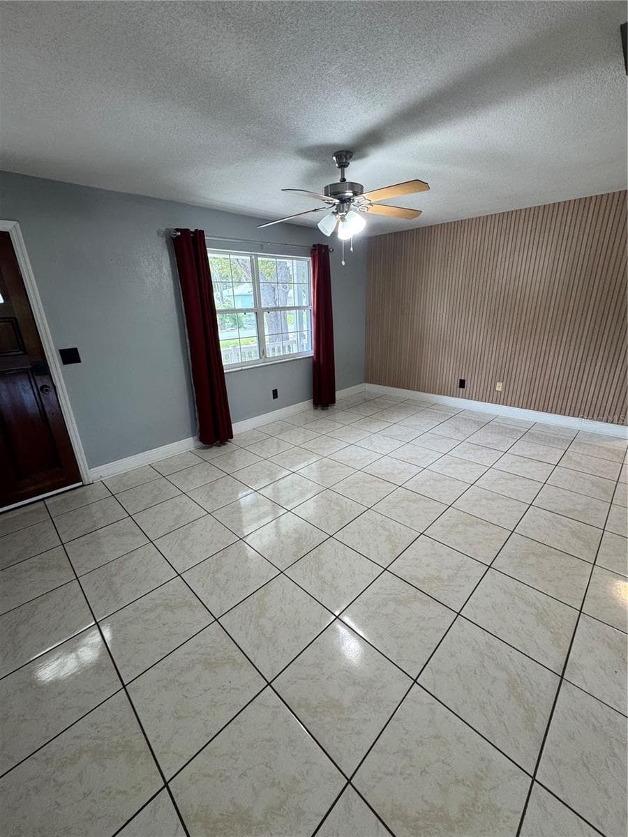 707 PHOENIX AVENUE — photo 4 of 14