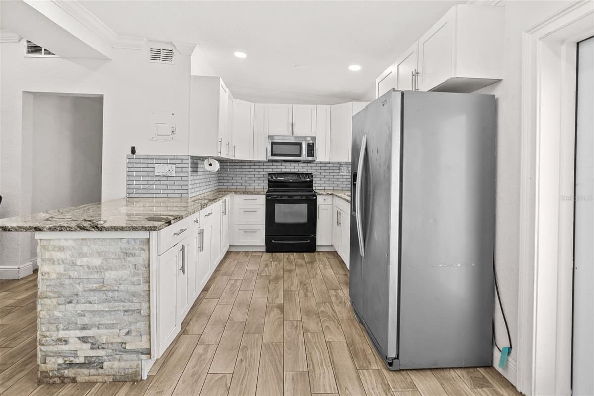815 HIGHLAND DRIVE — photo 13 of 24