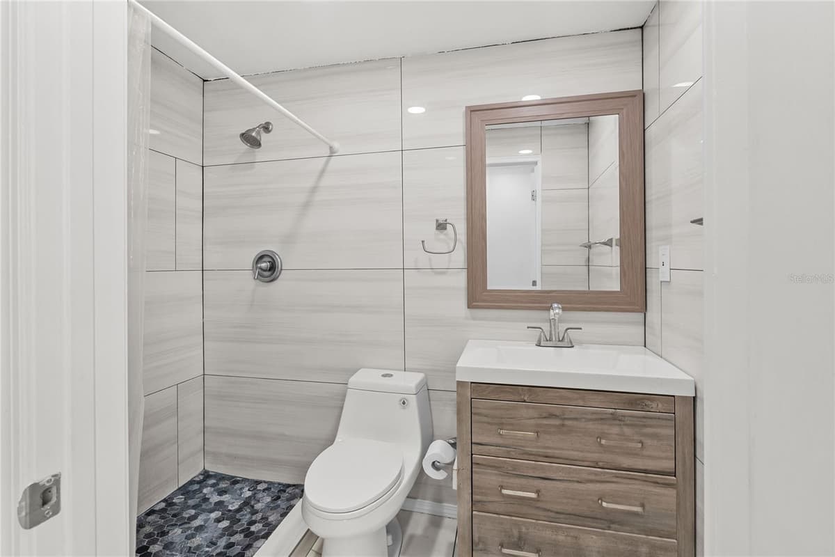 815 HIGHLAND DRIVE — photo 10 of 24
