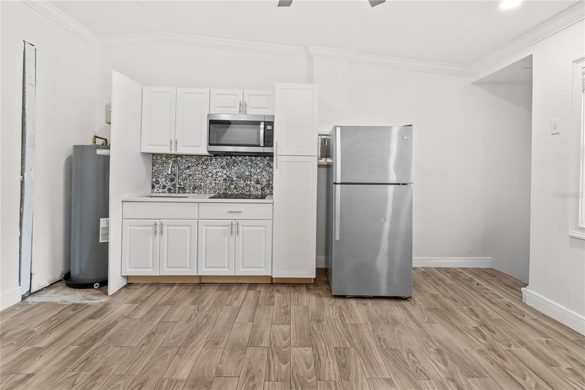 815 HIGHLAND DRIVE — photo 6 of 24