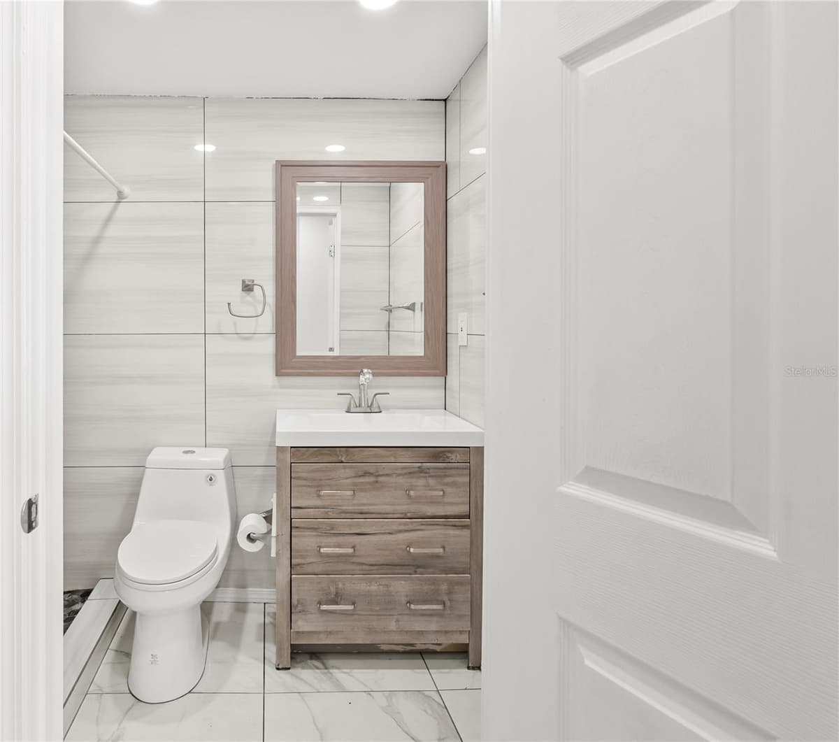 815 HIGHLAND DRIVE — photo 9 of 24