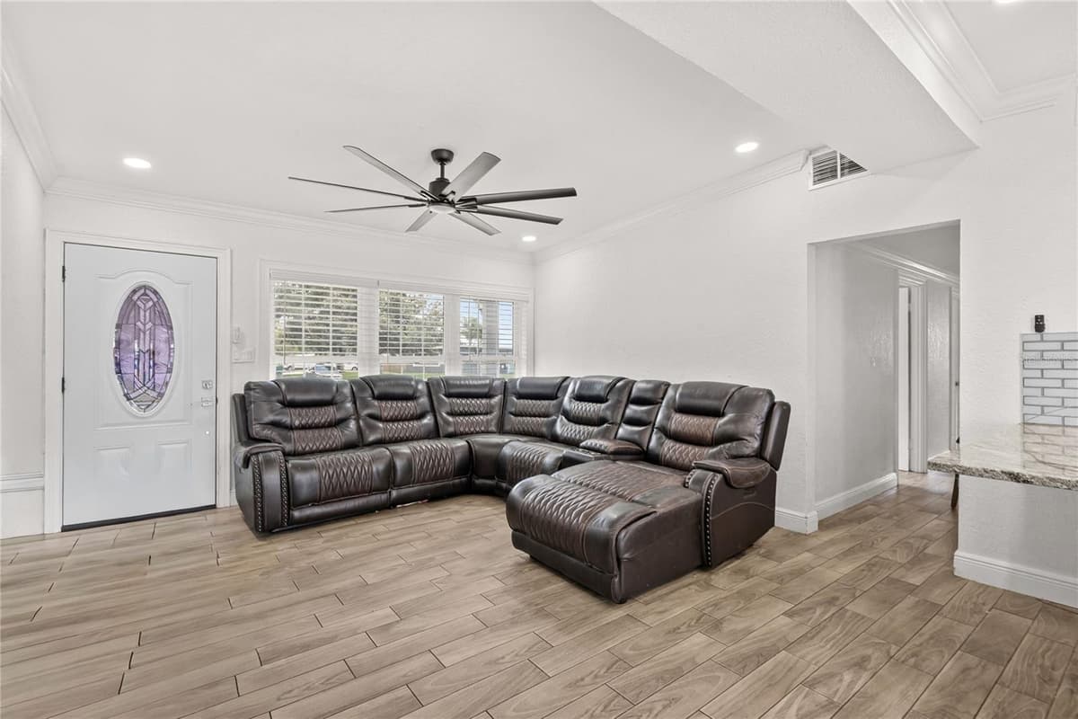 815 HIGHLAND DRIVE — photo 11 of 24