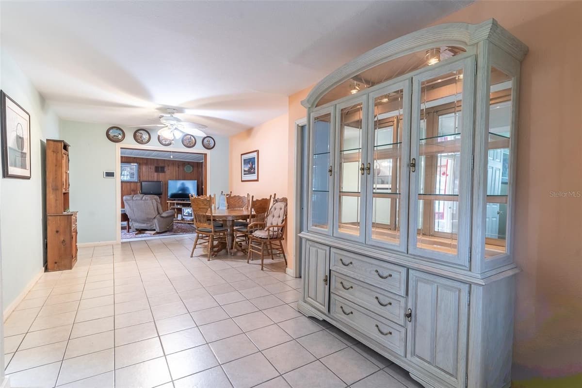 1645 HUNTINGTON STREET — photo 4 of 45