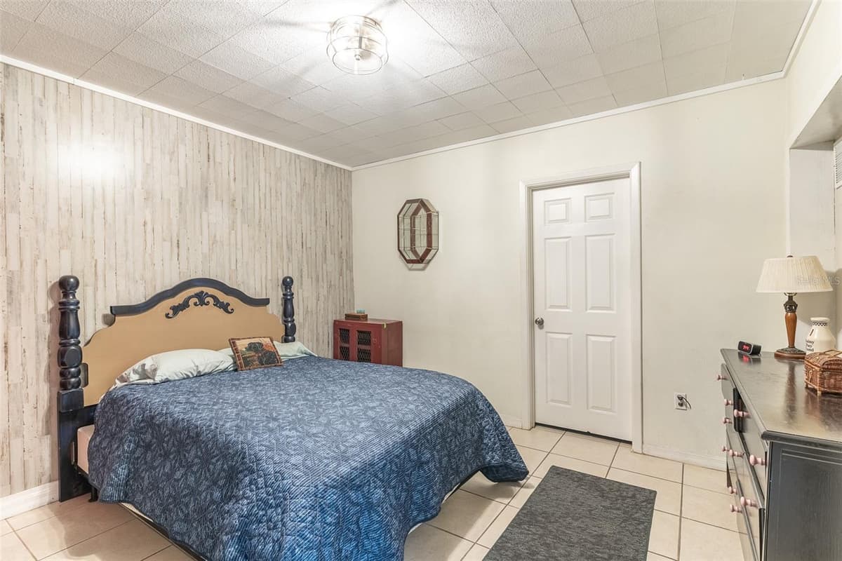 1645 HUNTINGTON STREET — photo 10 of 45