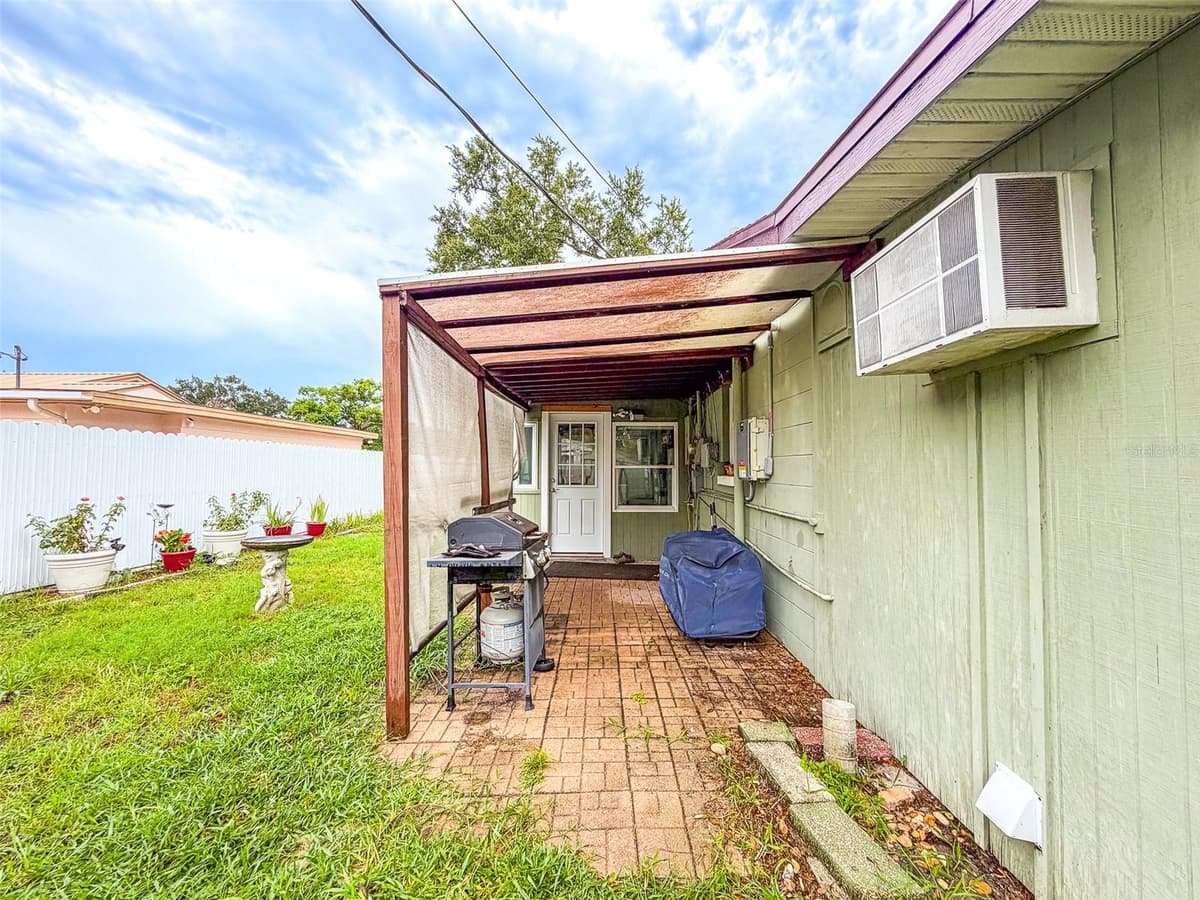 1645 HUNTINGTON STREET — photo 40 of 45